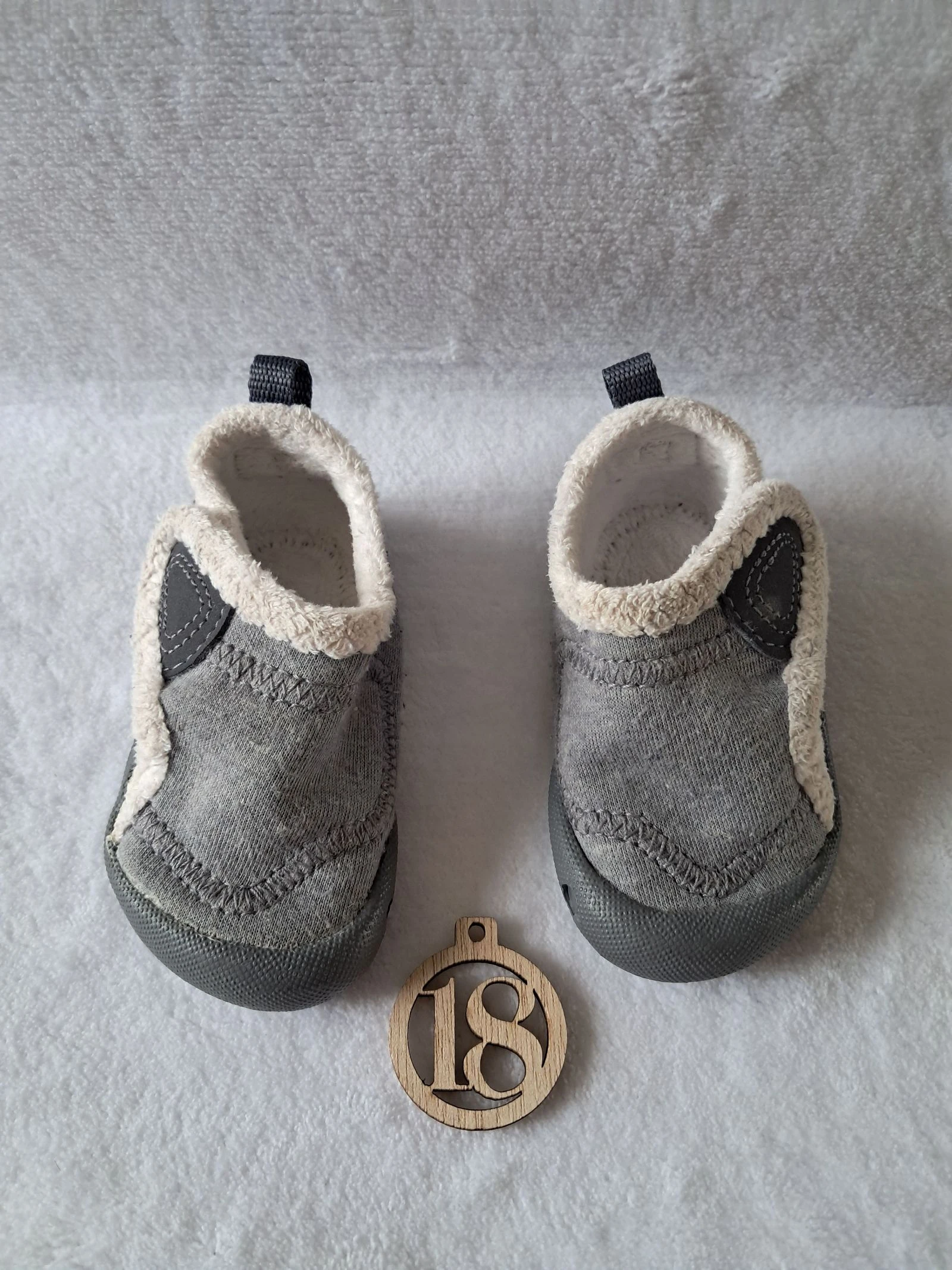 Grijze pantoffel maat 18 – photo 2
